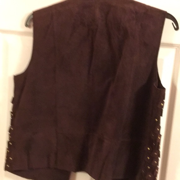 Burgundy suede vest with studs - Picture 2 of 2
